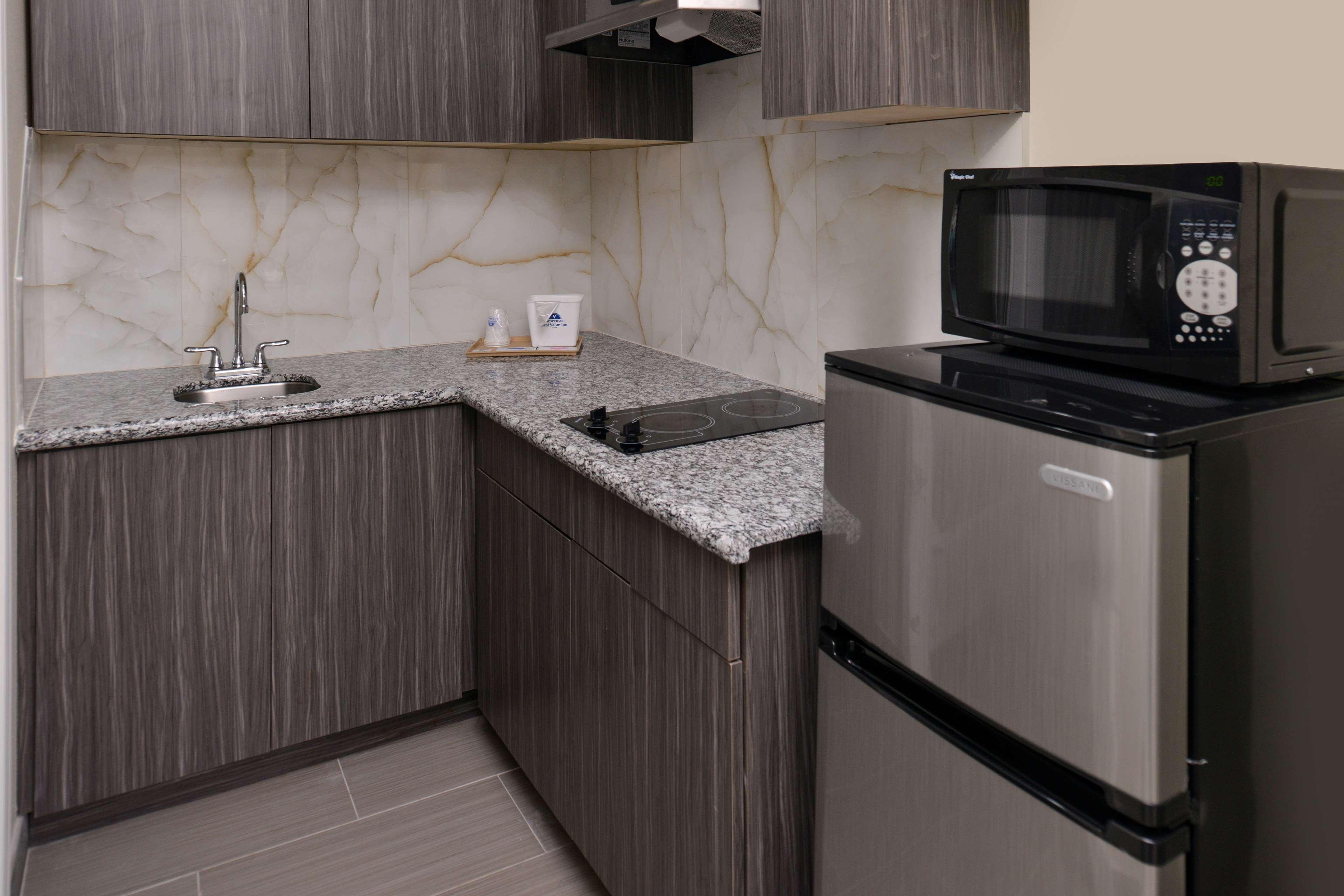 Americas Best Value Inn & Suites - Houston/Hwy 6 & Westpark Mission Bend Extérieur photo