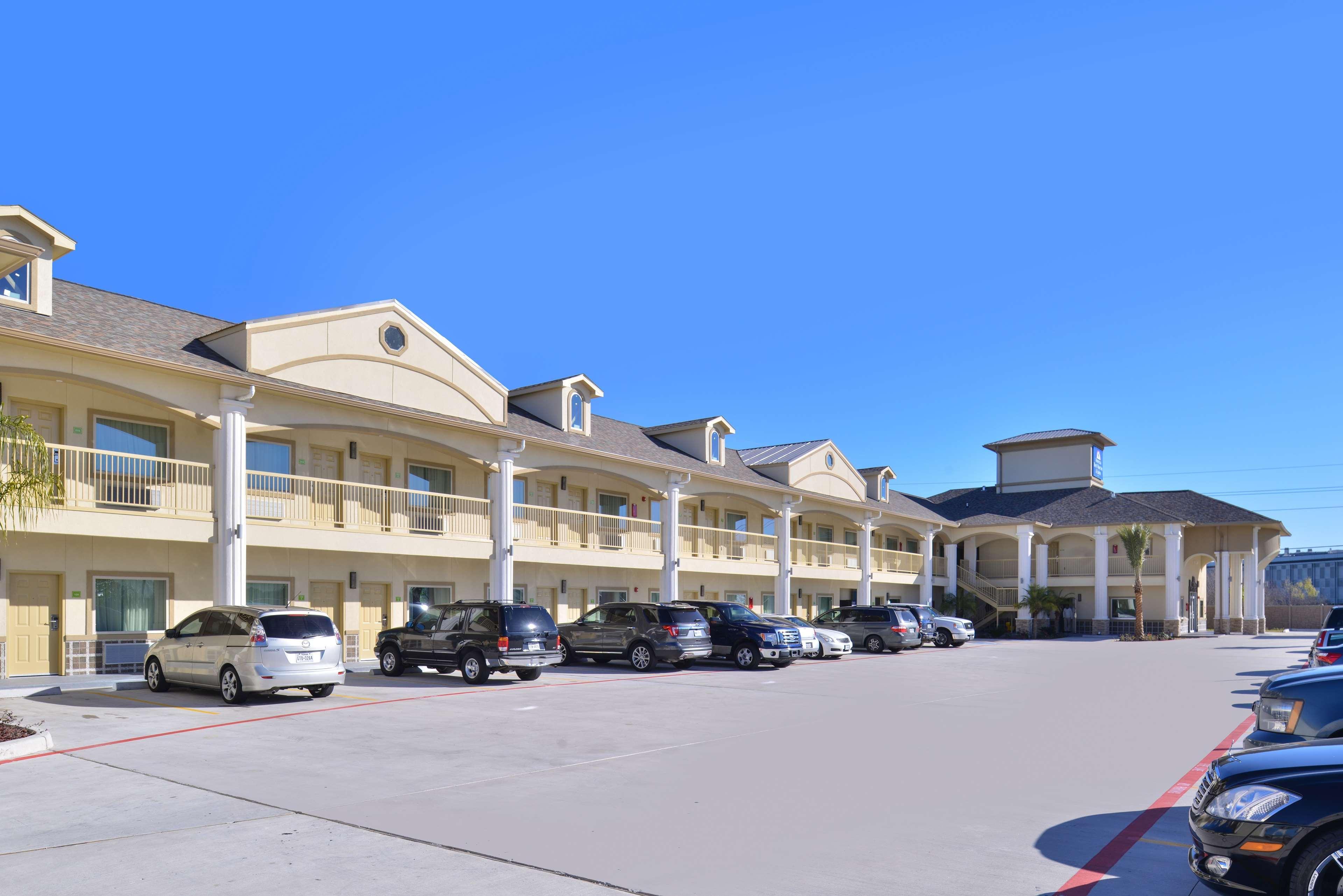 Americas Best Value Inn & Suites - Houston/Hwy 6 & Westpark Mission Bend Extérieur photo