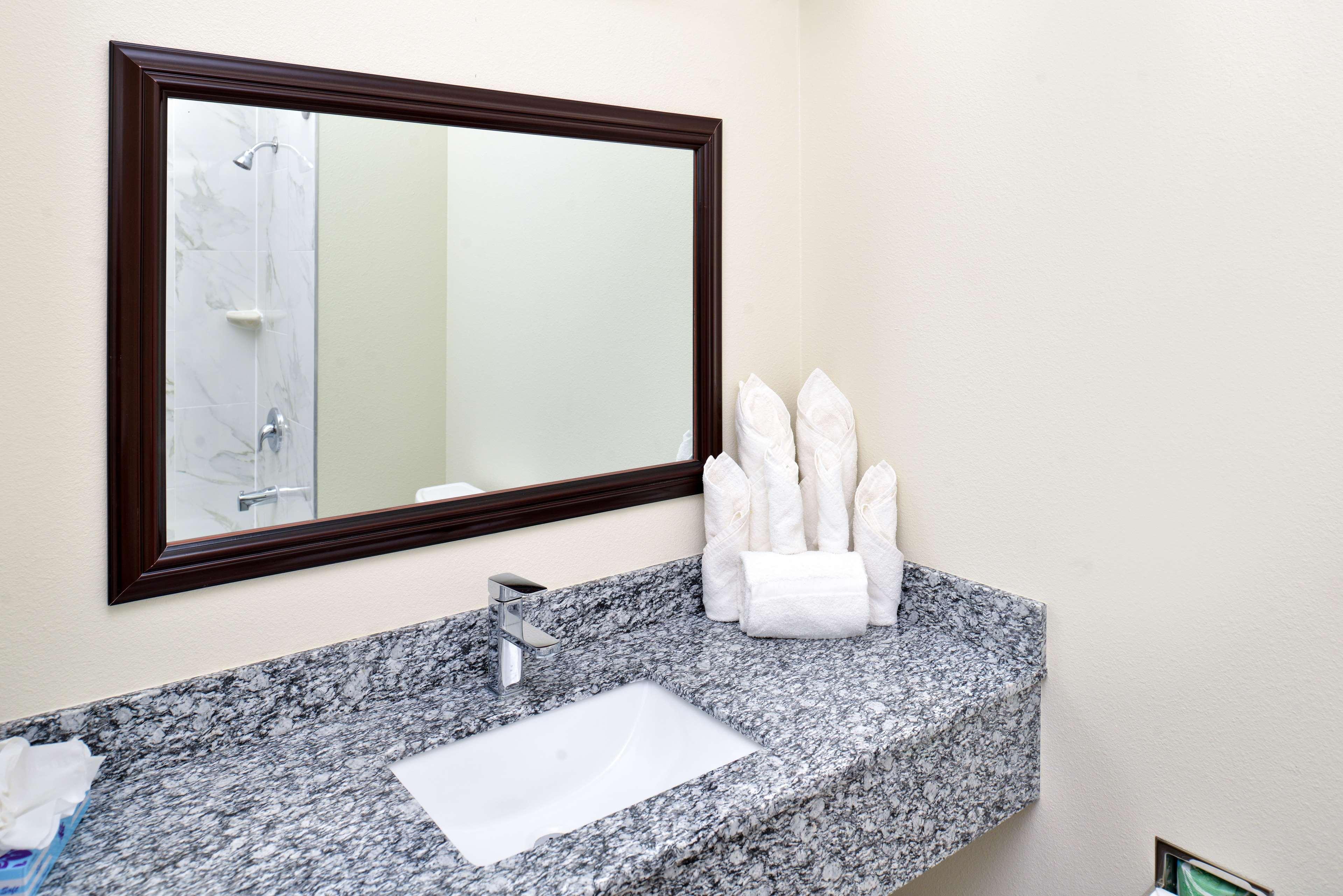Americas Best Value Inn & Suites - Houston/Hwy 6 & Westpark Mission Bend Extérieur photo